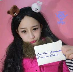 明星举牌图片,明星举牌瞬间，展现魅力与力量